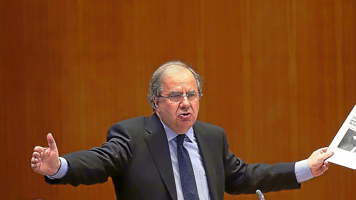Juan Vicente Herrera, en un momento del Pleno de las Cortes.-ICAL