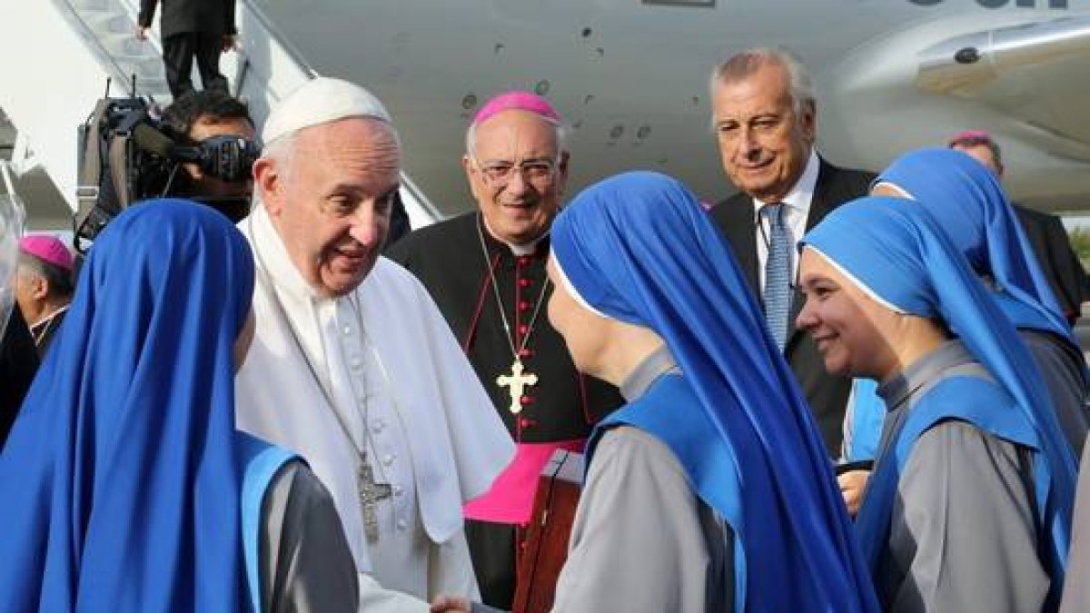 El papa Francisco, antes de coger su avión en Nueva York con destino a Filadelfia.-EFE / JOHN PARASKEVAS