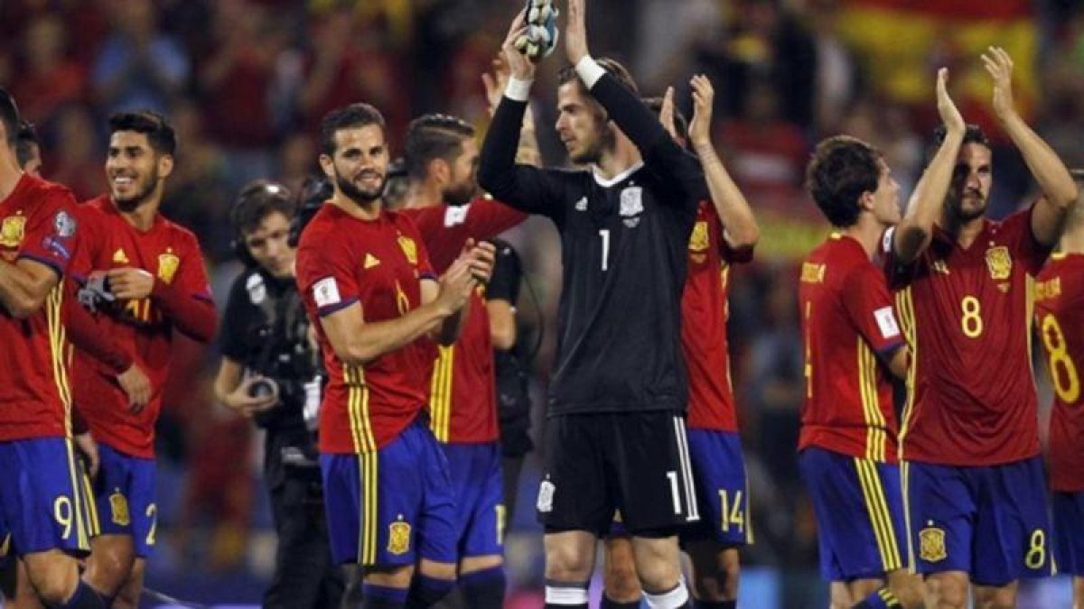La selección española de fútbol.-