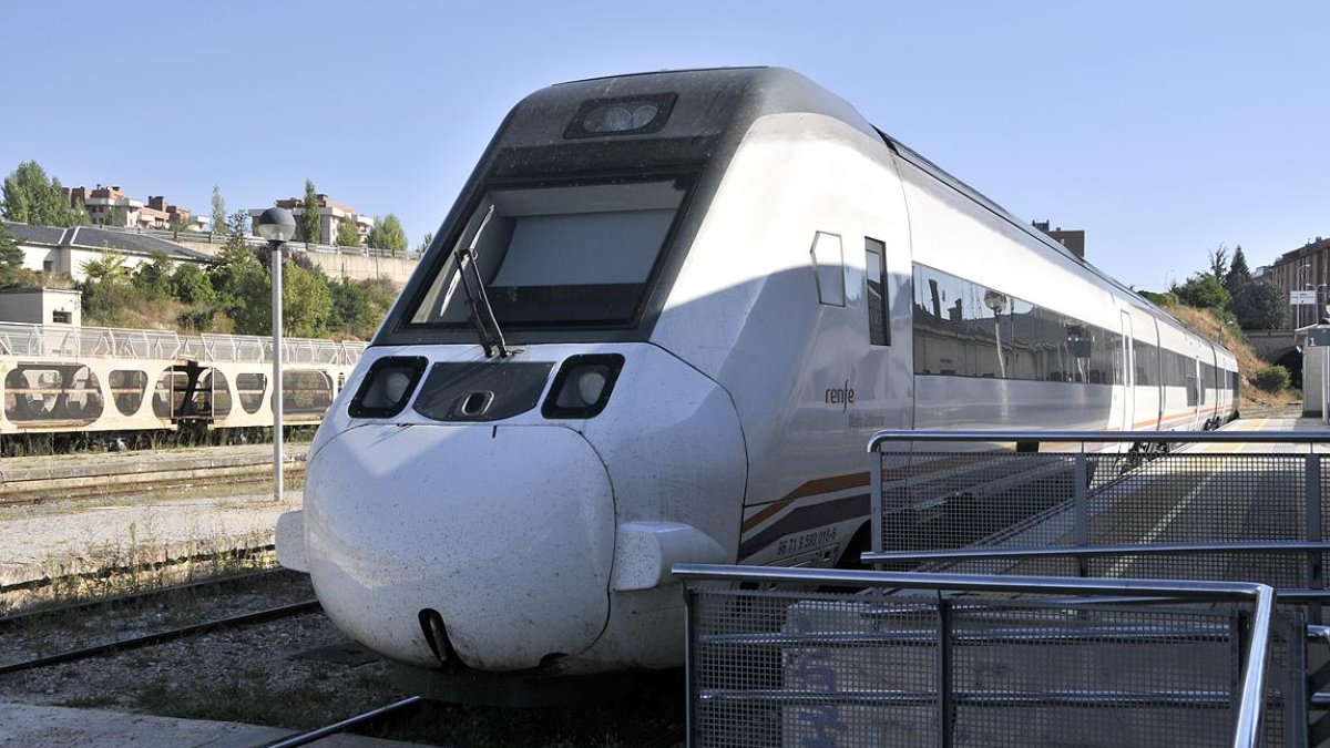 Asoaf y Soria Ya reclaman 20 millones de euros para la modernización            de la única línea existente en la provincia y reflotar la Soria-Castejón-MARIO TEJEDOR