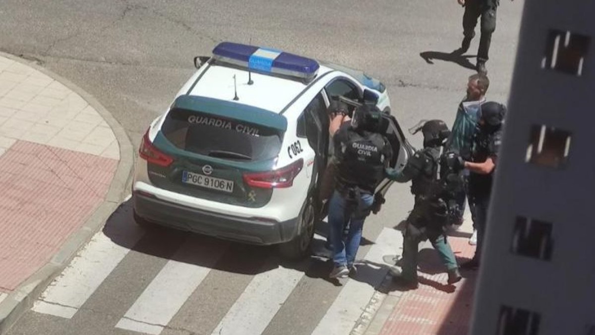 Momento de la detención del asesino de Santovenia. E. M.
