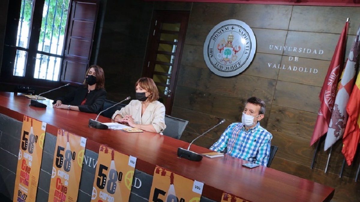 Irune Fiz, Carmen Vaquero y Javier Castán presentan el curso. | C.B.