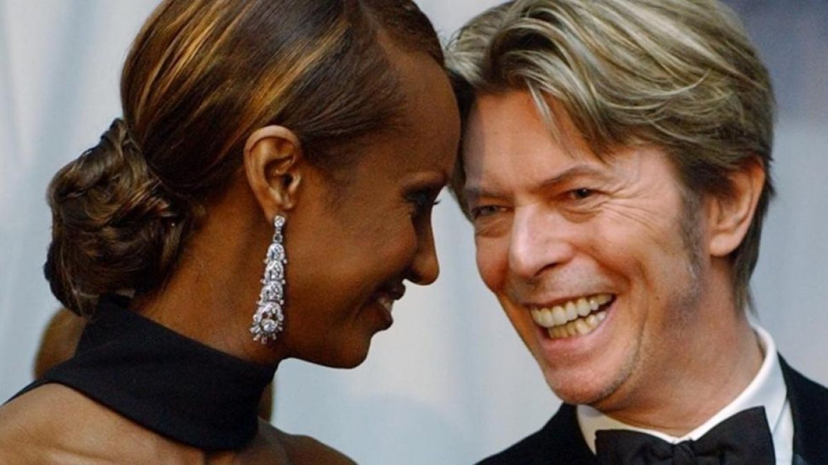 Iman y David Bowie, en una imagen de 2002.-AP