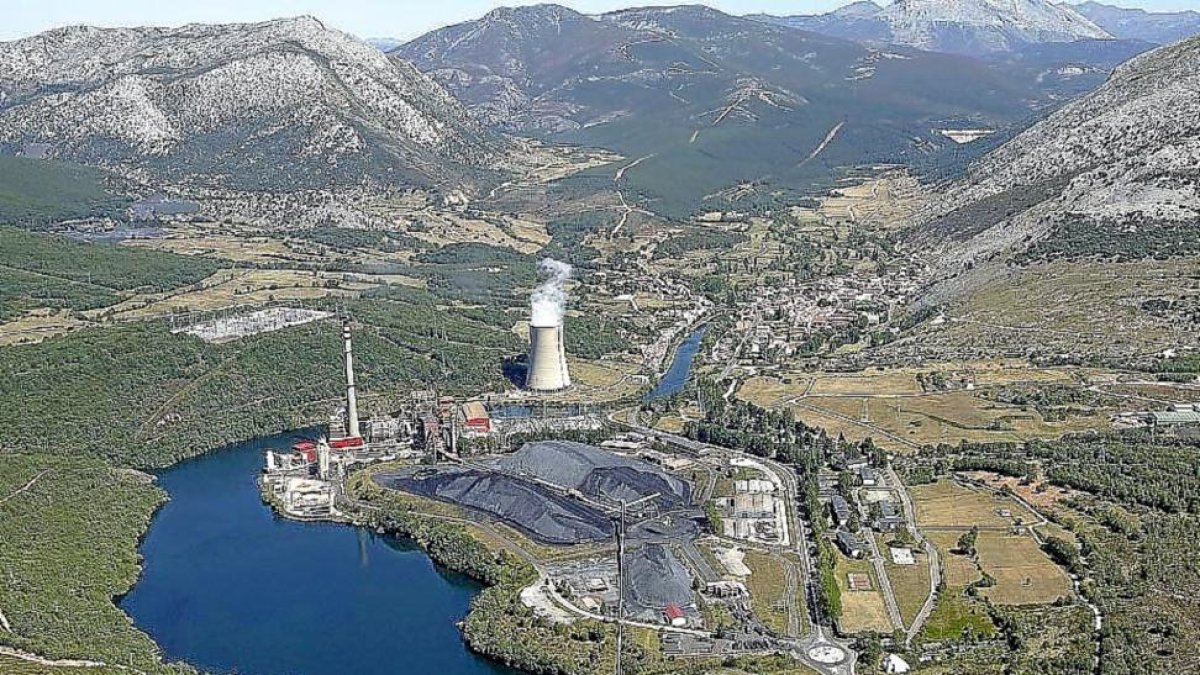 Imagen de la central térmica de Velilla del Río Carrión.-ICAL