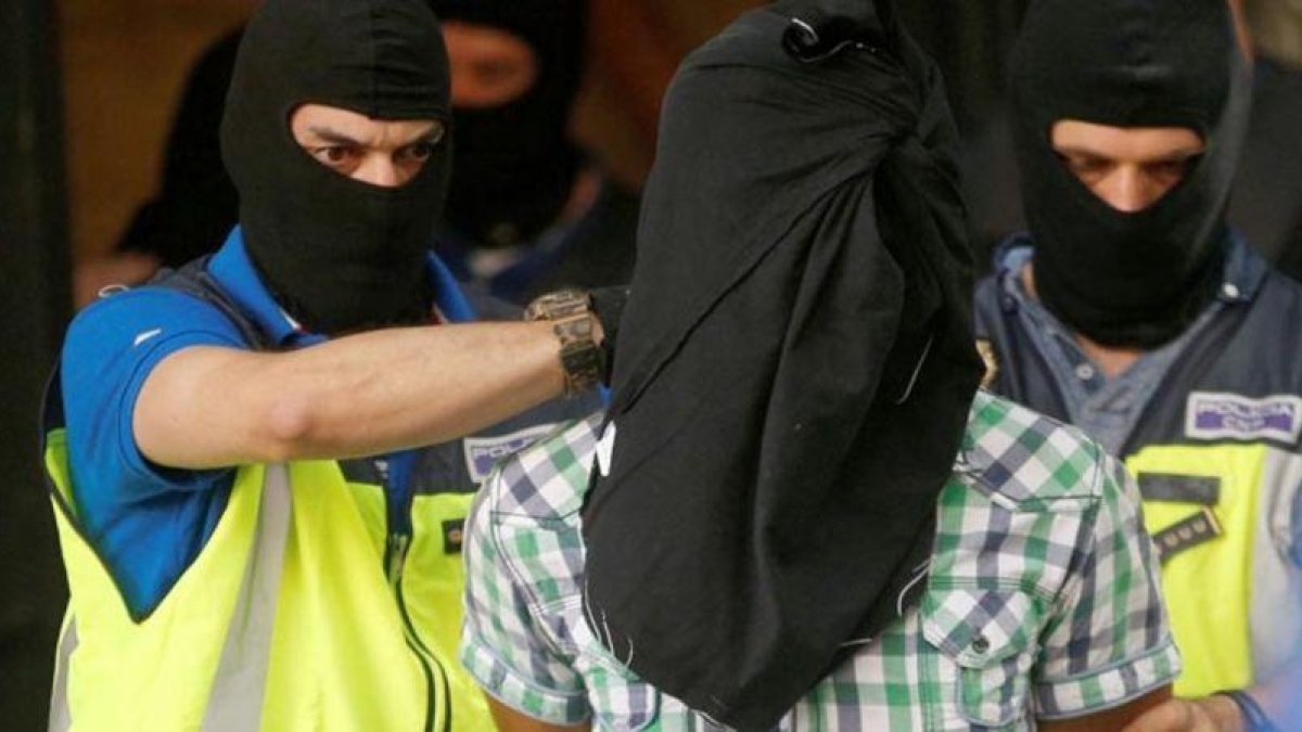 Un detenido por yihadismo en Madrid, en una imagen del pasado junio.-REUTERS / JUAN MEDINA