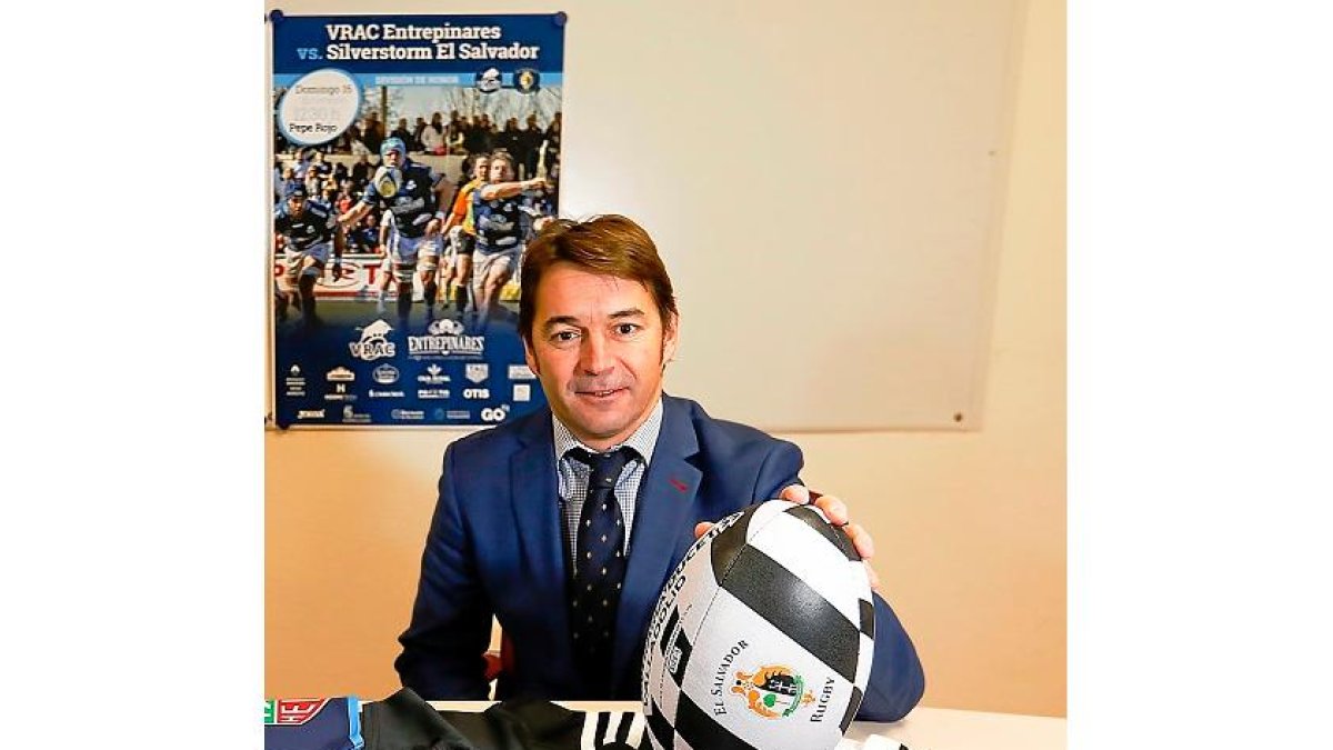 Santiago Toca, presidente del Club de Rugby El Salvador. / J. M. LOSTAU