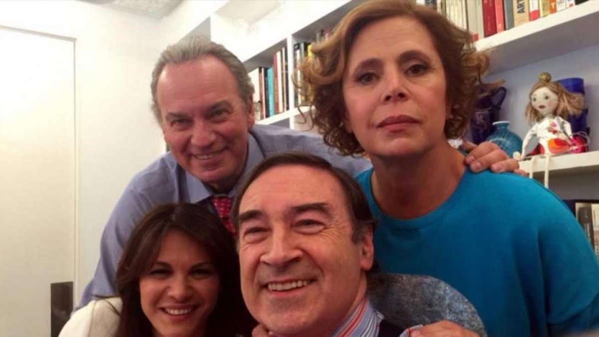 Bertín Osborne, con Agatha Ruiz de la Prada y Pedro J. Ramírez, en 'En la tuya o en la mía'.-