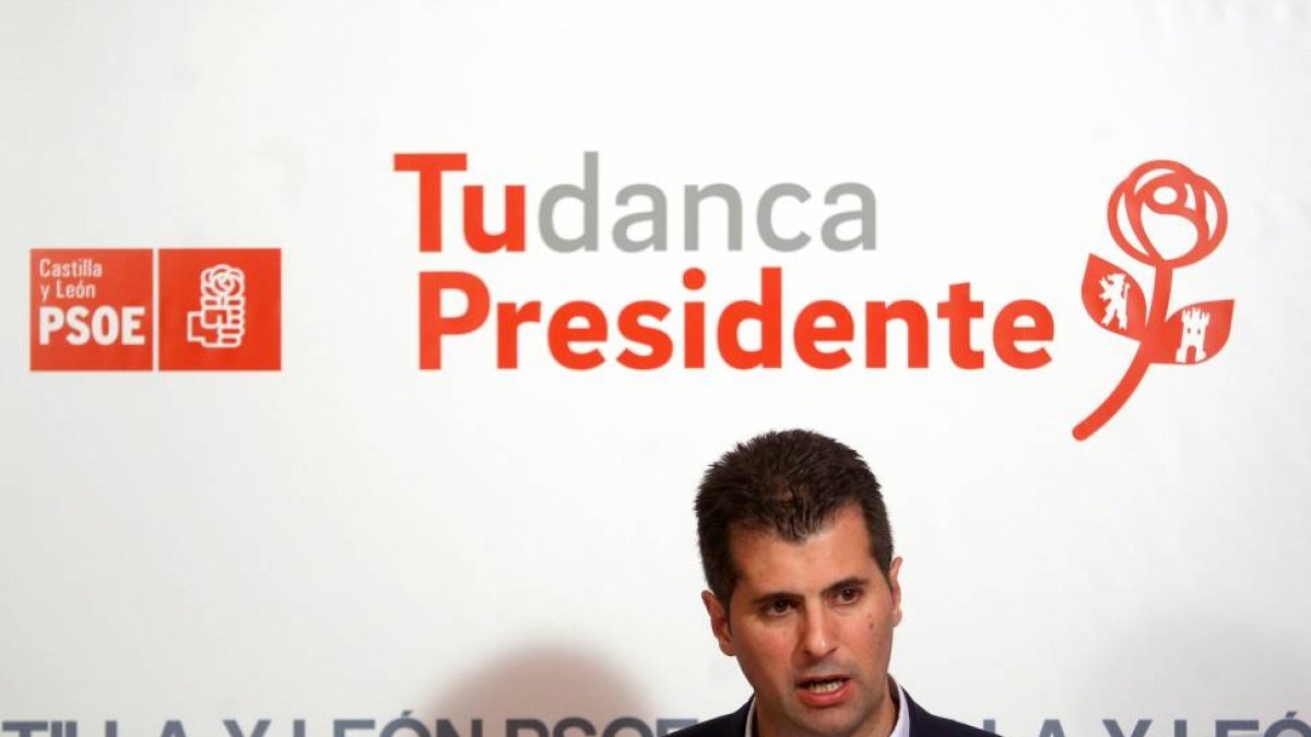 El secretario general del PSOE de Castilla y León, Luis Tudanca informa de su reunión con parlamentarios nacionales para tratar la situación del sector minero en la Comunidad-ICAL