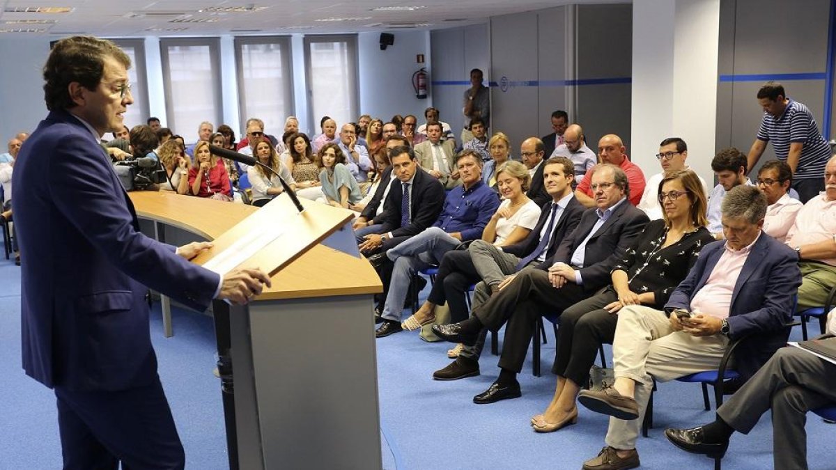 Alfonso Fernández Mañueco durante su intervención en el encuentro con compromisarios .-ICAL