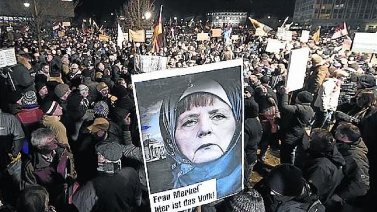 Manifestación del grupo islamófobo Pegida contra la política de Merkel sobre refugiados.-