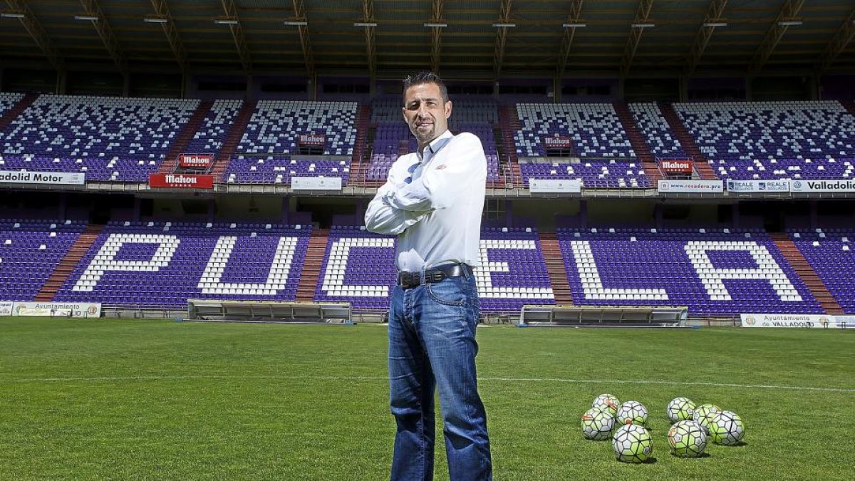 El nuvo responsable de la cantera Alberto Marcos posa en el estadio José Zorrilla.-J.C.CASTILLO