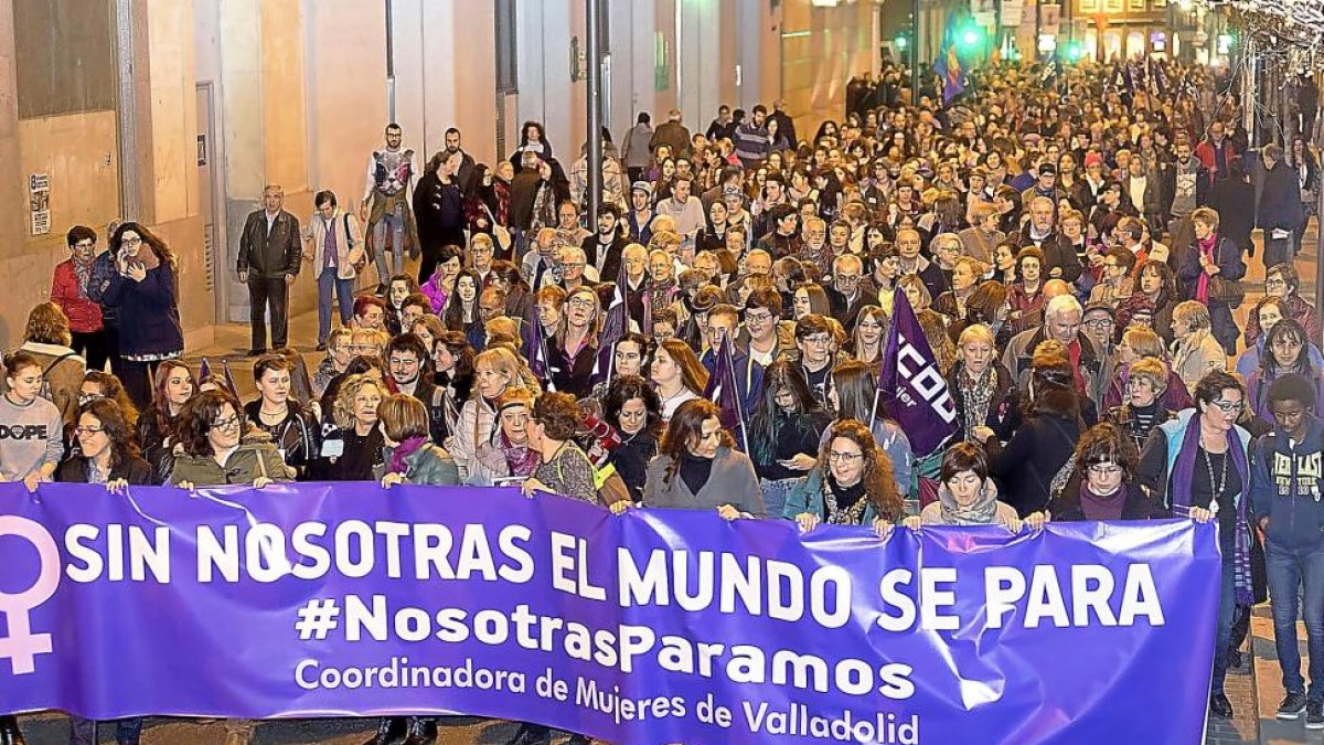 Manifestación por las calles de Valladolid por el Día de la Mujer.-PABLO REQUEJO