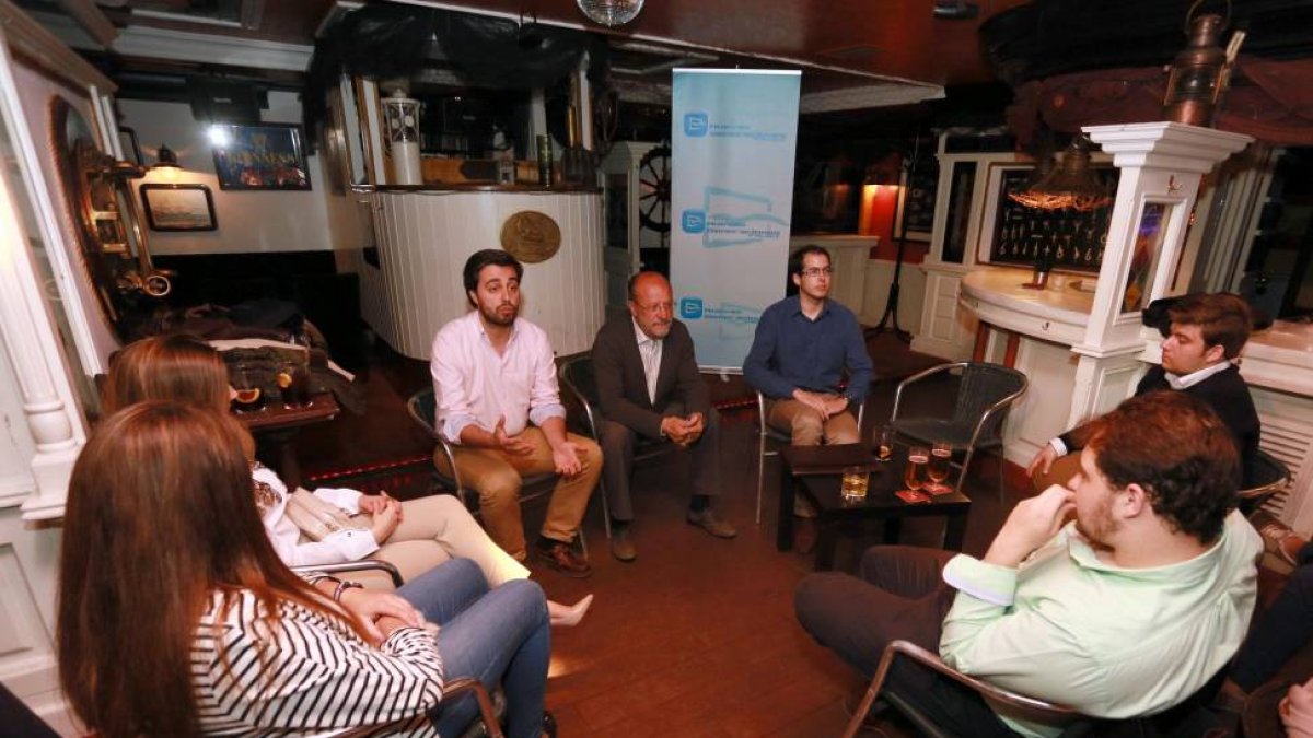 El alcalde de Valladolid, Javier León, participa en los encuentros informales de NNGG-Ical