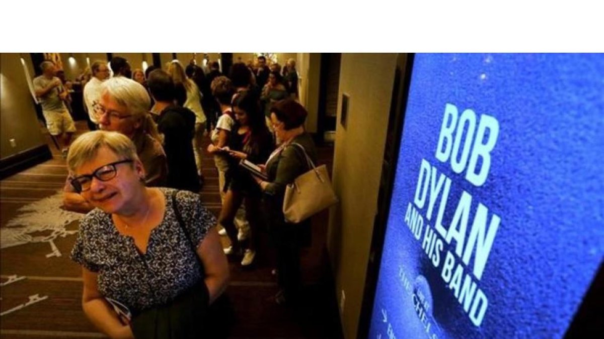 Asistentes al concierto de Bob Dylan en las Vegas, el primero tras recibir el Nobel.-PAUL BUCK / EFE