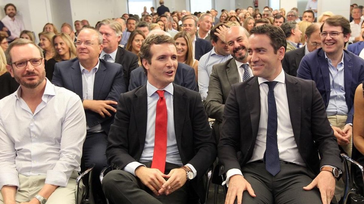 El presidente del Partido Popular, Pablo Casado, preside la reunión de la Junta Directiva Nacional.-ICAL