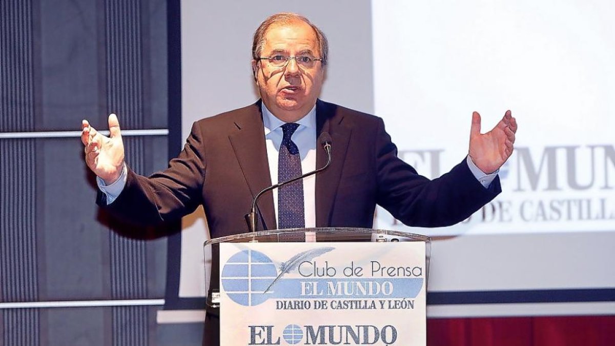 El presidente de la Junta, Juan Vicente Herrera, ayer, en el Club de Prensa de El Mundo.-J. M. LOSTAU