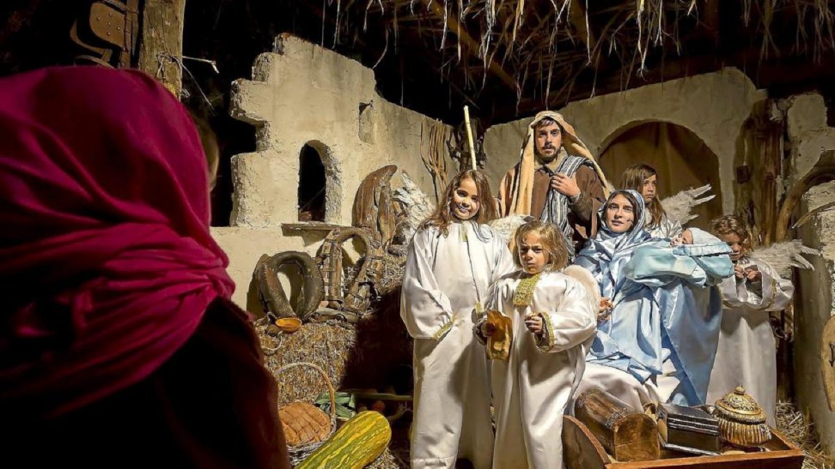 Los ángeles anunciadores junto a José, María y el niño Jesús en el portal de Belén.-Miguel Ángel Santos