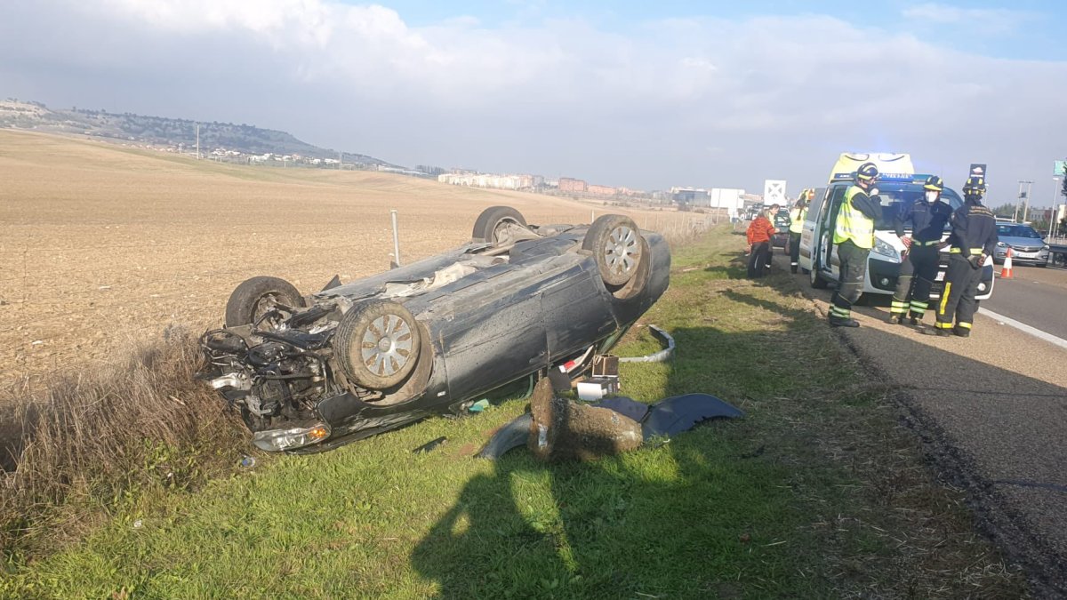Accidente a la altura de Arroyo de la Encomienda. - BOMBEROS DIPUTACIÓN VALLADOLID