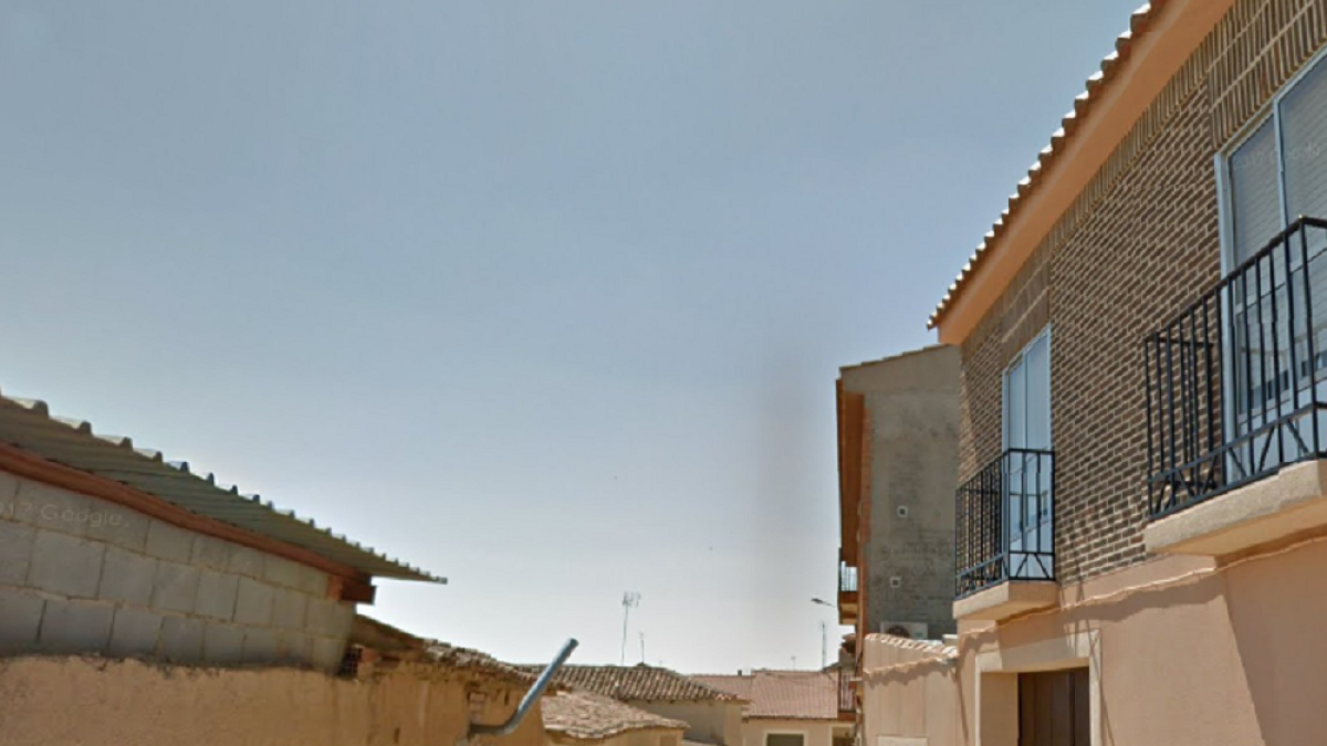 Calle corta, a la altura del número 10, en Tordehumos (Valladolid), donde ha ocurrido el atropello.-Google Maps