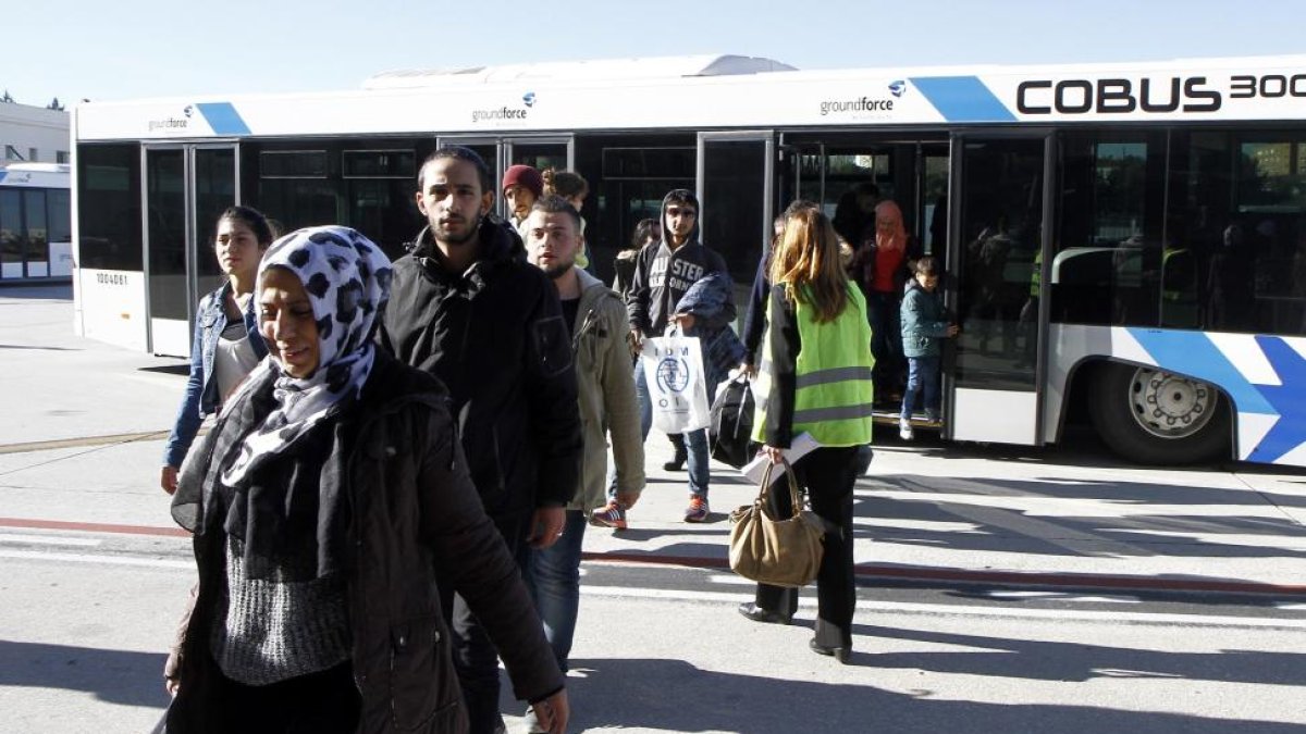 Refugiados procedentes de Grecia llegan a España en cumplimiento del programa de la Unión Europea de reubicación creado para hacer frente a las consecuencias humanitarias de la guerra de Siria-ICAL