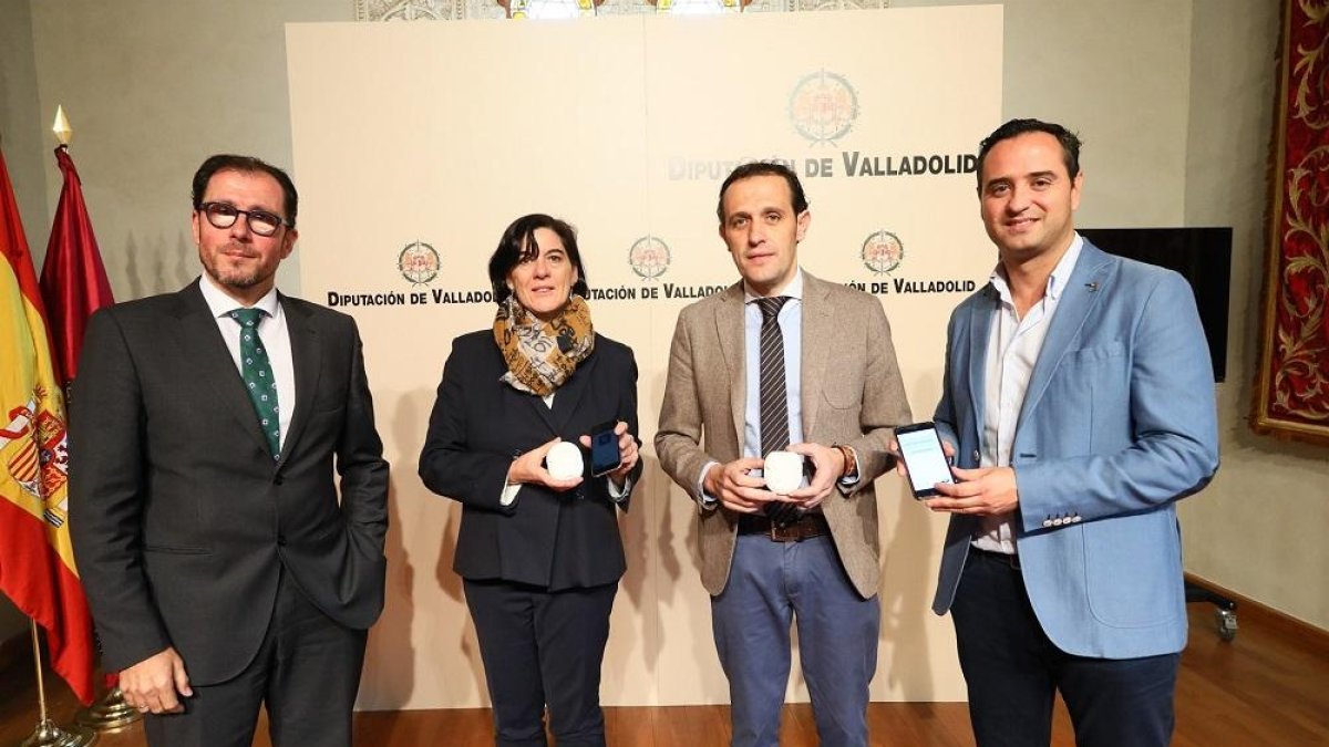 Presentación de las balizas en la Diputación de Valladolid.-DIPUTACIÓN VALLADOLID