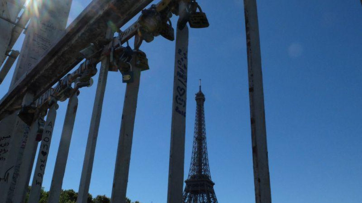 La torre Eiffel.-BERTRAND COMBALDIEU