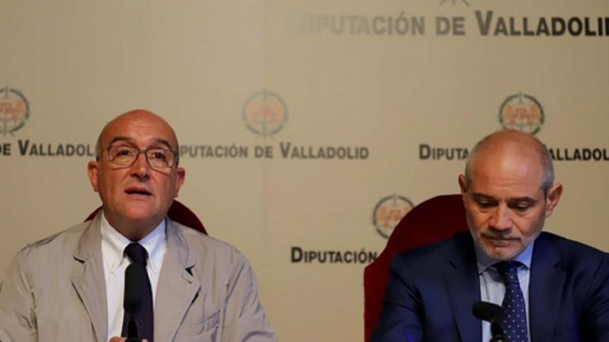 Los presidentes de la Diputación de Valladolid, Jesús Julio Carnero, y de la Cámara de Comercio, Víctor Caramanzana, presentan el Programa de Mejora de la Competitividad del Sector Turístico de la provincia-ICAL