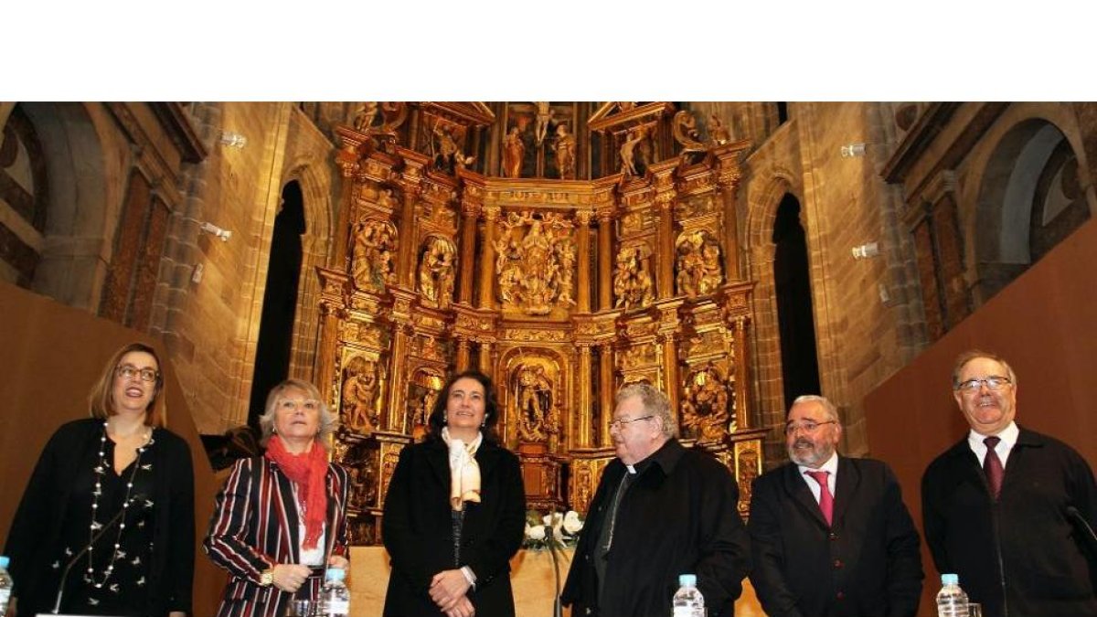De izquierda a derecha, Ángeles Armisén, María José Ortega, María Josefa García Cirac, Manuel Herrero, Gonzalo Jimenezy José Luis Calvo durante la presentación de la muestra.-ICAL
