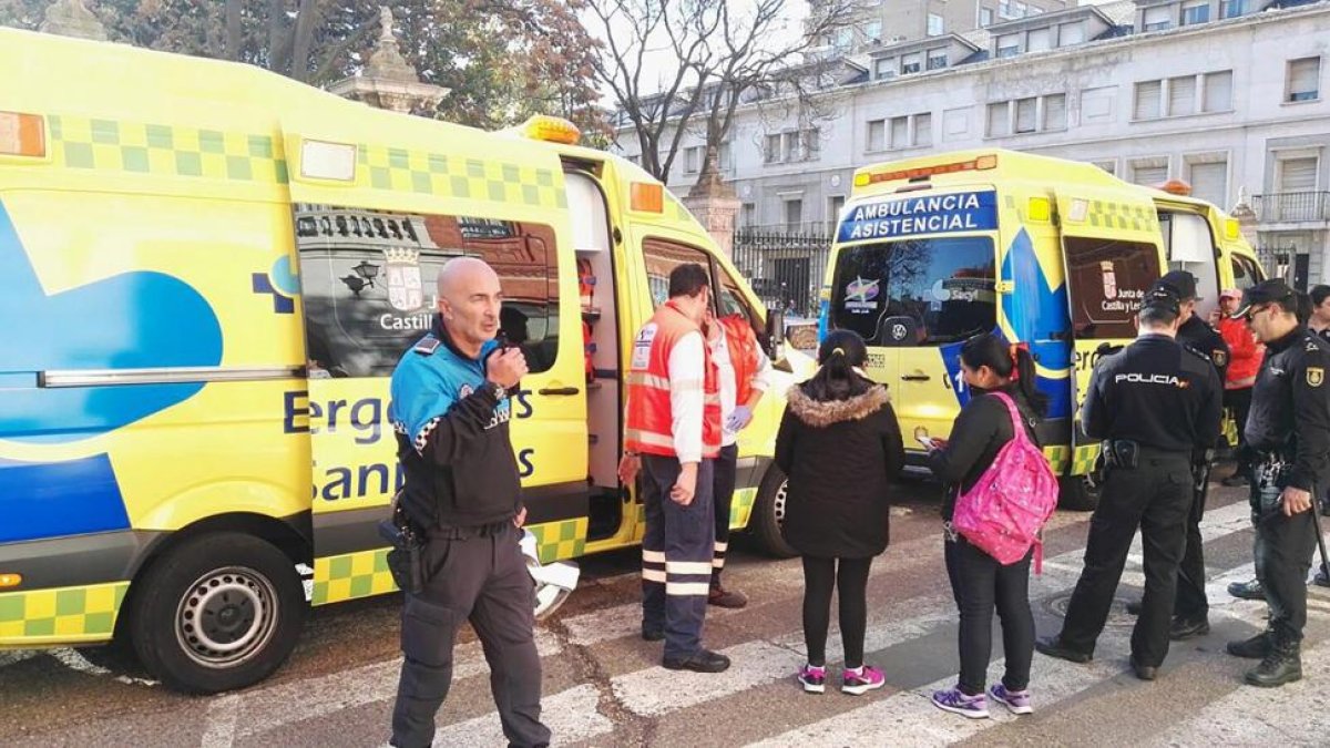 Los servicios de emergencia acuden al Instituto Zorrilla.-ICAL