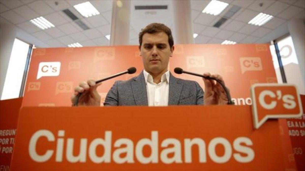 Albert Rivera, durante una reunión de Ciudadanos.-JOSÉ LUIS ROCA