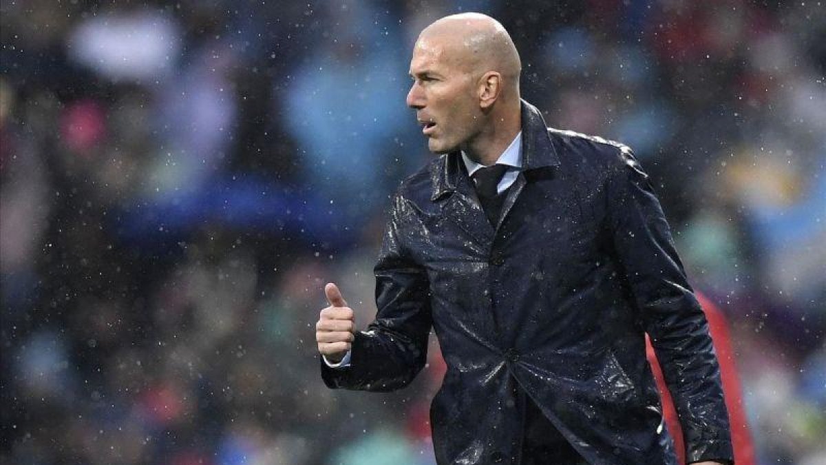 Zinedine Zidane, durante el partido contra el Villarreal.-GABRIEL BOUYS / AFP