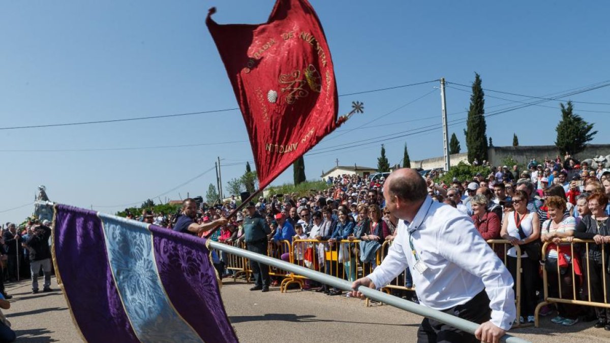 Baile de Pendones en la romería de la Hiniesta.-ICAL