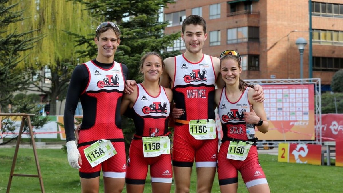 Equipo de relevos mixtos del E-Triatlón. / M. ÁLVAREZ
