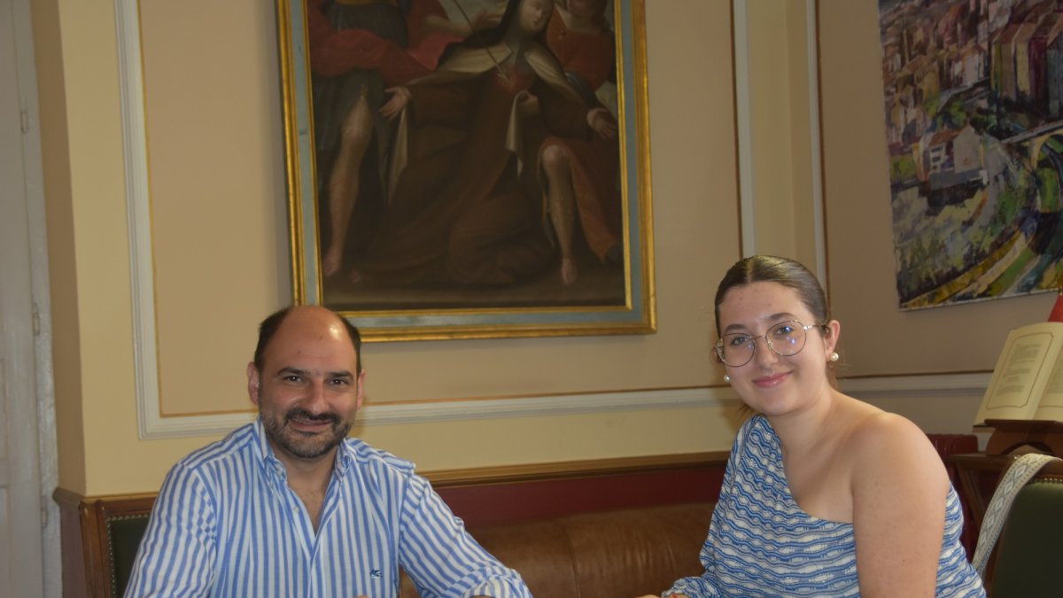 Recepción de la vallisoletana Sofía Díez en el Ayuntamiento de Barbastro .-AYUNTAMIENTO DE BARBASTRO