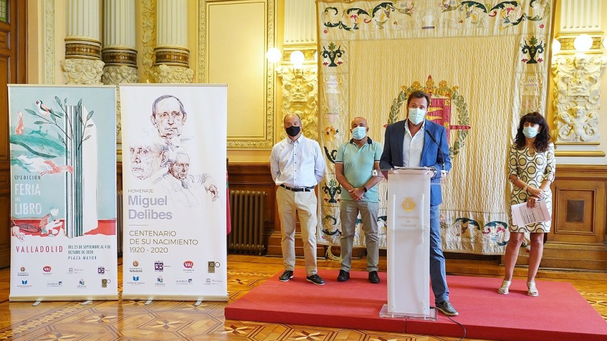 Ana Redondo, Óscar Puente, Miguel Ángel Hernández y Gustavo Martín Garzo, ayer. C. ARRANZ