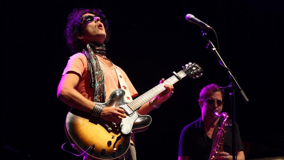 Imagen del cantante durante un concierto celebrado en la Plaza Mayor vallisoletana-J.M. Lostau