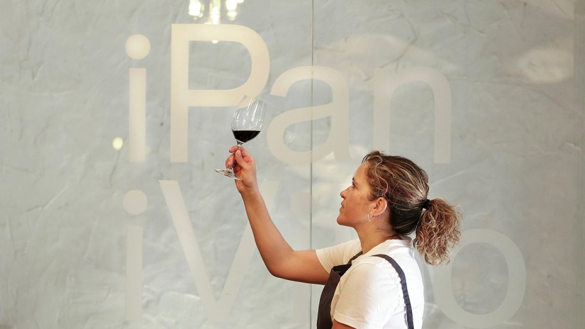 Teresa Marcos, responsable de sala del restaurante desde su apertura, en 2013. / ENRIQUE CARRASCAL