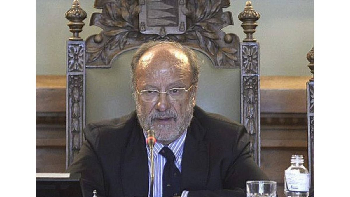El alcalde de Valladolid, Javier León de la Riva, durante un pleno municipal-Nacho Gallego