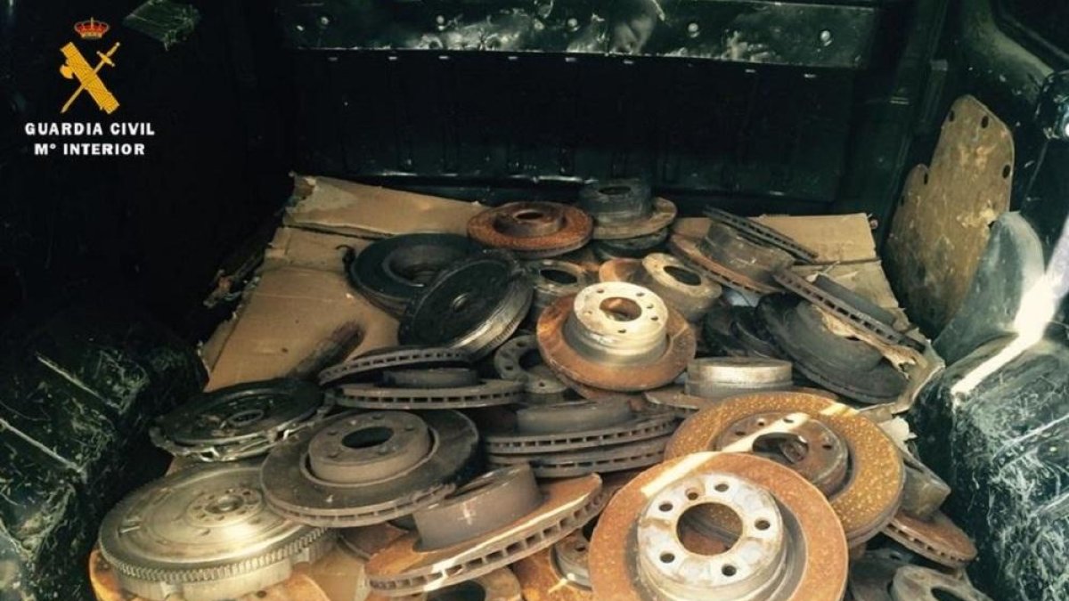 Discos de freno sustraídos en el desguace de Cigales.-EUROPA PRESS