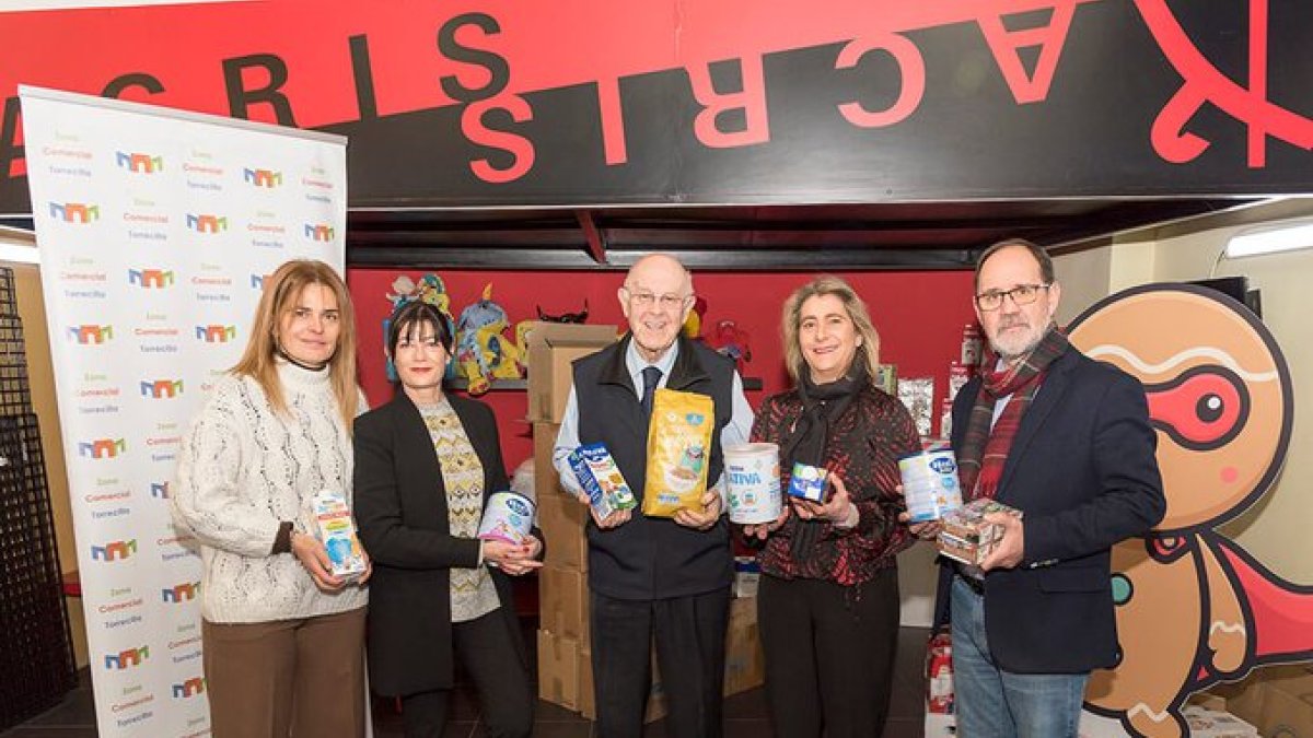Representantes de Fecosva junto al presidente del Banco de Alimentos, Jesús Mediavilla.- E.M.