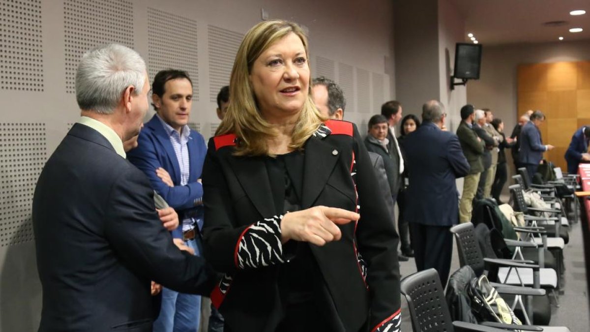 La consejera de Economía y Hacienda, Pilar del Olmo, y el equipo directivo de su departamento celebran Consejo de Dirección Abierto a representantes de la sociedad civil de Valladolid y a los medios de comunicación-ICAL
