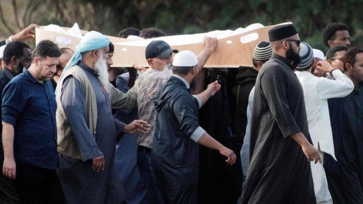 Entierro musulmán de una de las víctimas de Christchurch, este miércoles.-AFP / MARTY MELVILLE