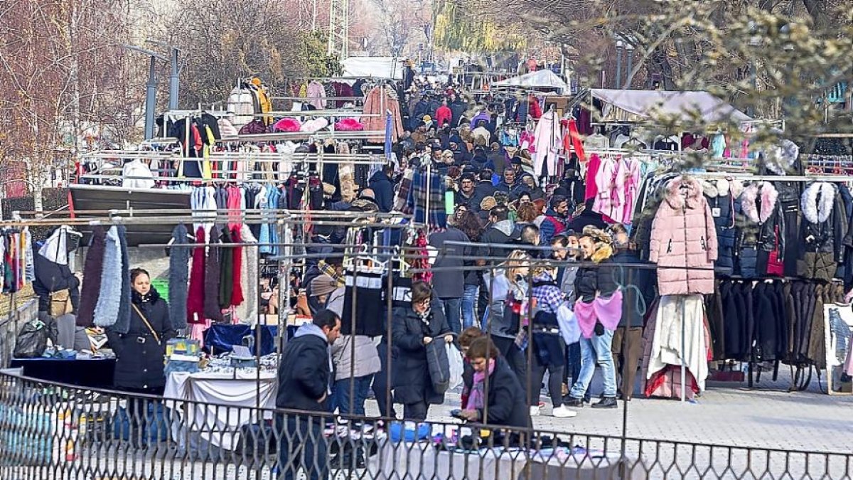 Mercadillo de Las Moreras.-PABLO REQUEJO