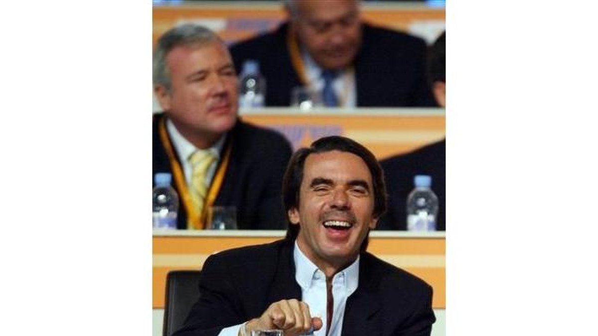 José María Aznar, en el 15º congreso del PP, el 3 de octubre del 2004.-AFP / PIERRE-PHILIPPE MARCOU