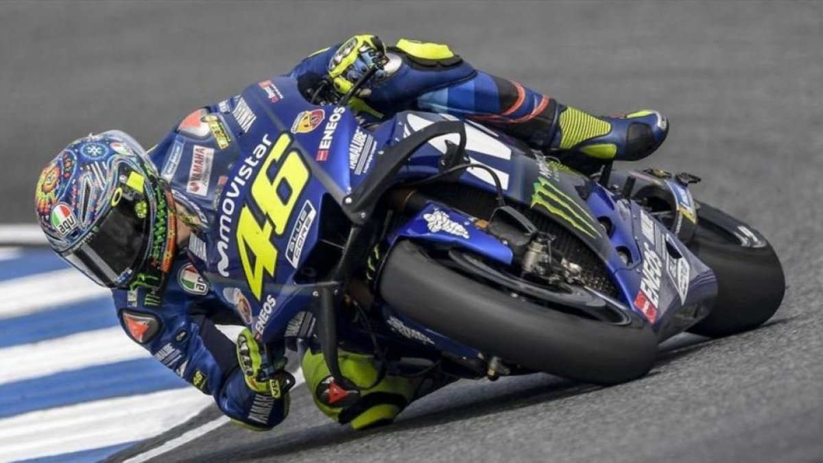 Valentino Rossi, con su Yamaha, en la última sesión de entrenamientos de ayer en Tailandia.-/ MOVISTAR YAMAHA MEDIA