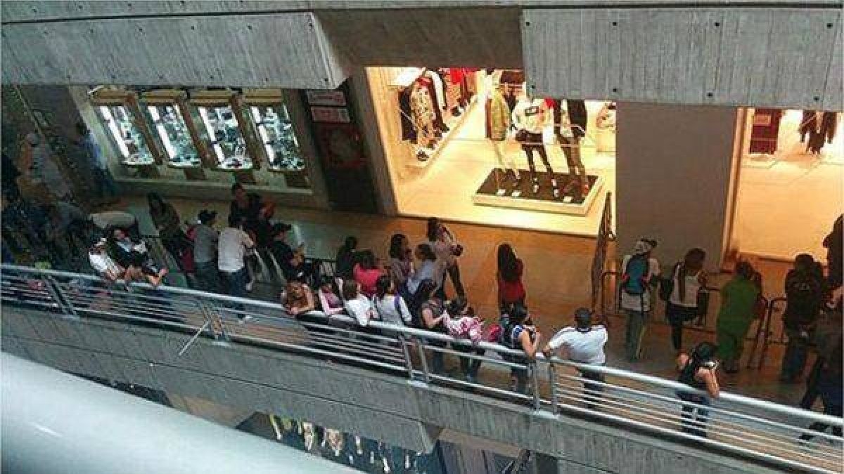 Cola ante un Zara en Venezuela, este pasado fin de semana.-Foto: ÚLTIMAS NOTICIAS