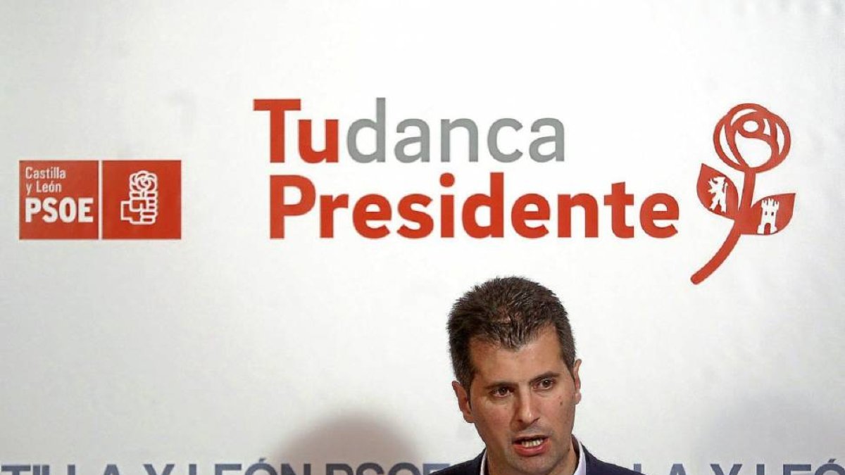 Luis Tudanca, en un momento de la rueda de prensa de este miércoles en la sede del partido.-ICAL
