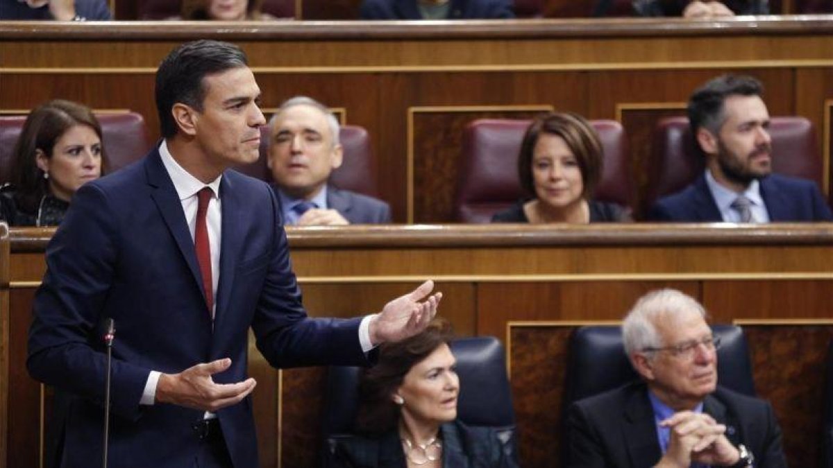 Pedro Sánchez, en una sesión de control al Gobierno.-EL PERIÓDICO