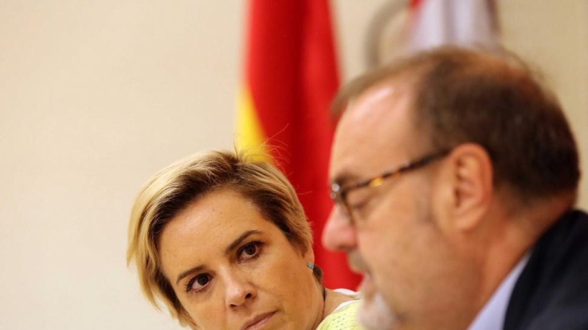 Fernando Rey, y la consejera de Educación, Juventud y Deportes de la Región de Murcia, Adela Martínez-Cachá.-ICAL