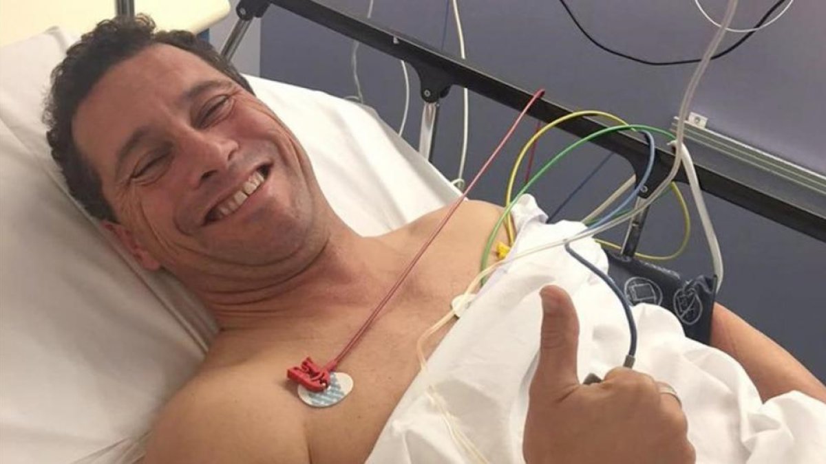 El europarlamentario británico del UKIP Steven Woolfe en el hospital donde ingresó tras ser agredido por un colega de partido.-AP